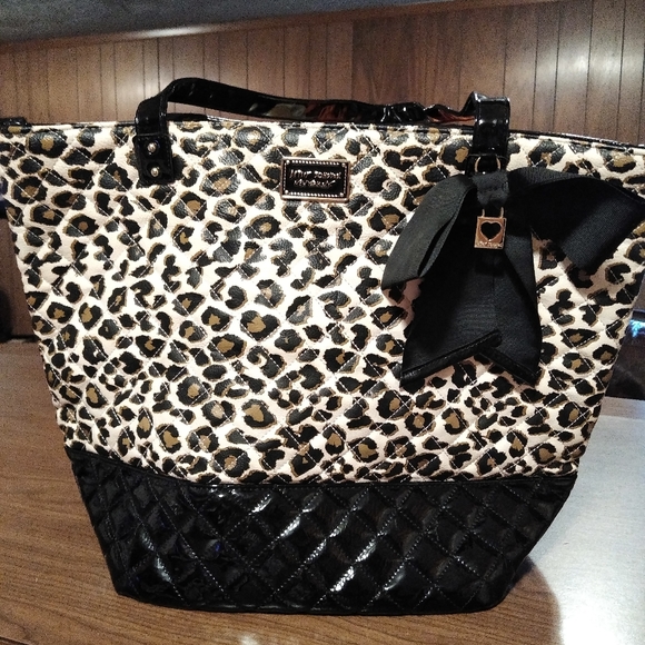 Betsey Johnson Handbags - Betsey Johnson Tote